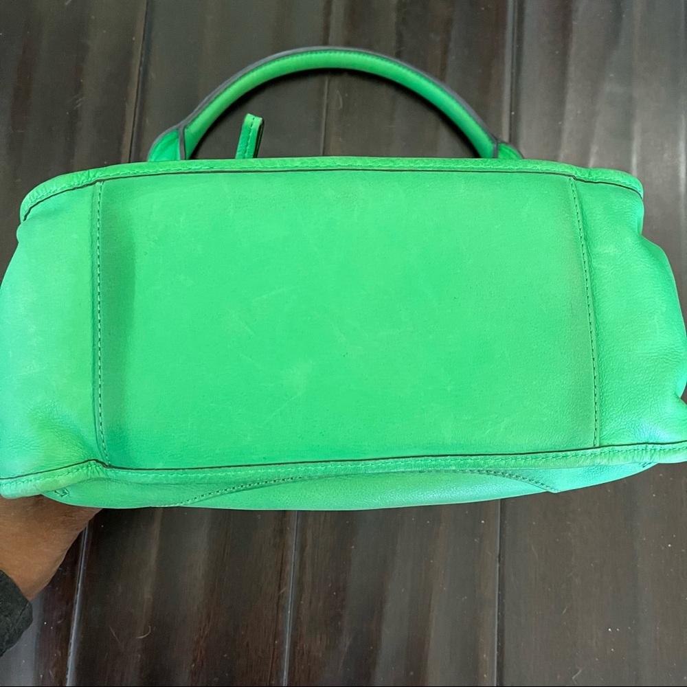 Makowsky Green Leather Shoulder Bag With Magnetic Closure - Picture 8 of 9